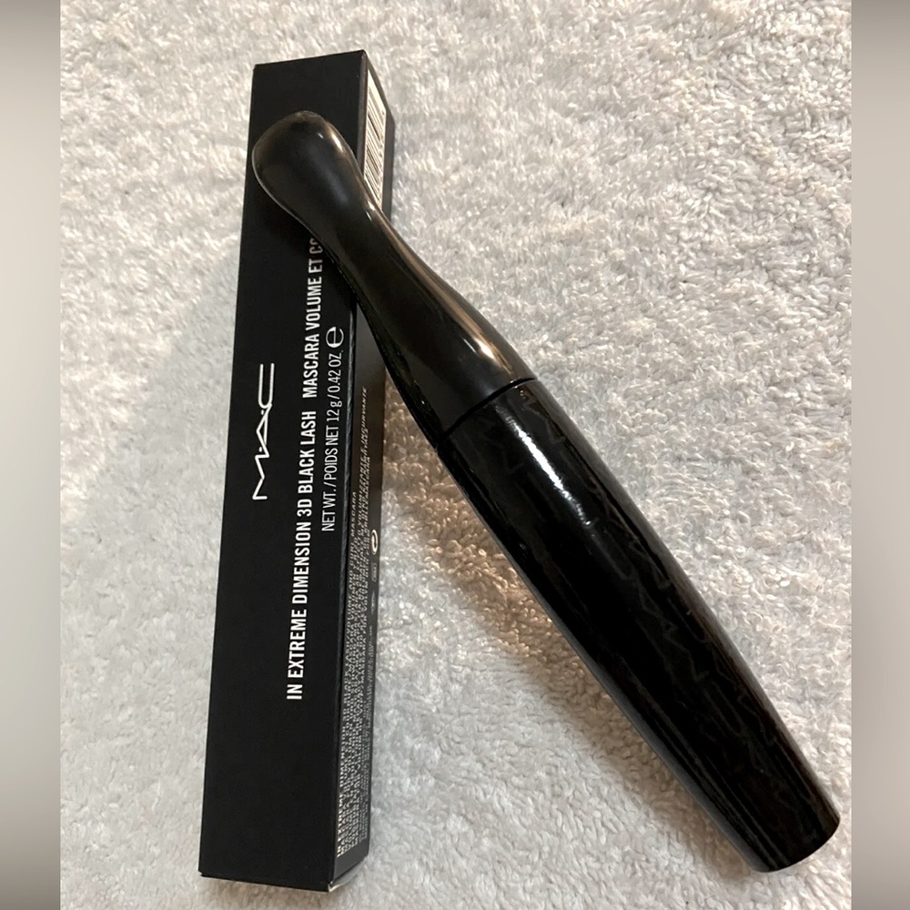 MAC IN EXTREME DIMENSION 3D BLACK LASH MASCARA, NEW IN BOX!!